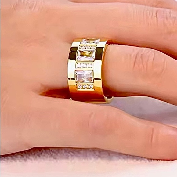 NWOT 18K SS & Crystal Band Ring - Picture 5 of 5